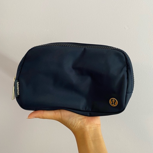 Lululemon true navy everywhere belt bag - Picture 1 of 4